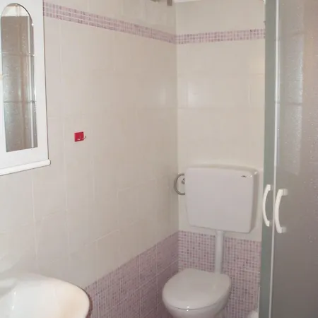 Apartment Practical With Balcony - Beahost